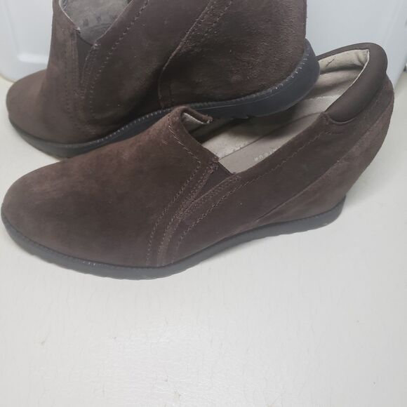 NATURALIZER Women's BROWN  suede "Dorean" shoe 7W 
Preowned
Discontinued style - Picture 3 of 7